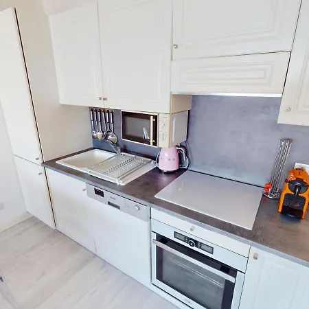 3 Pièces Climatisé Avec Terrasse, Garage Et Wifi à - Fr-1-196-342