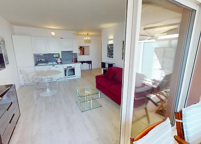 3 Pièces Climatisé Avec Terrasse, Garage Et Wifi à - Fr-1-196-342